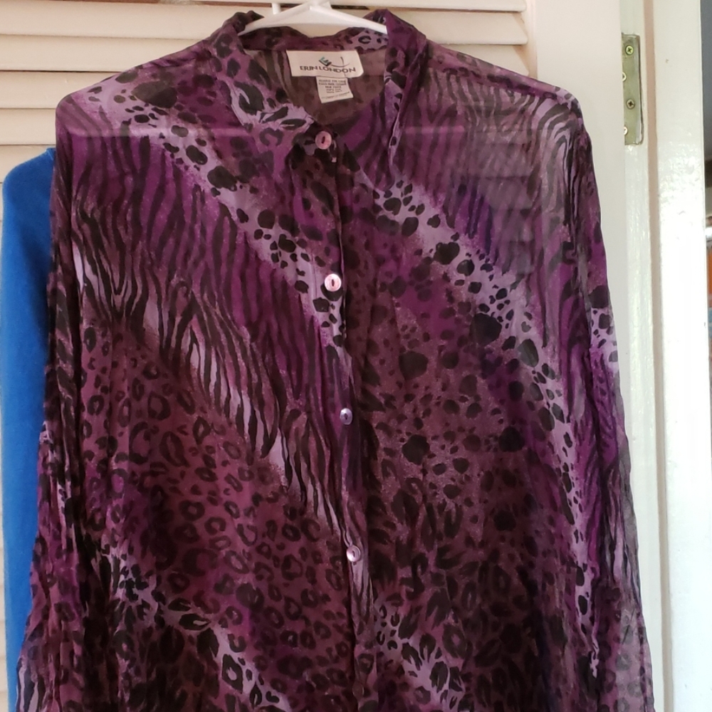 Authentic women's long sleeve, button at wrist